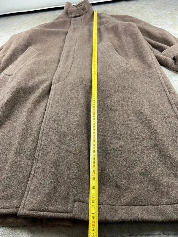 Taille 52 correct, fidèle aux standards de chez Kenzo 📏 Les mesures se trouvent sur les dernières photos Manteau long portée quelques fois, en Très bon état Fidèle à ce que montrent soigneusement tous les détails sur les photos. 20
