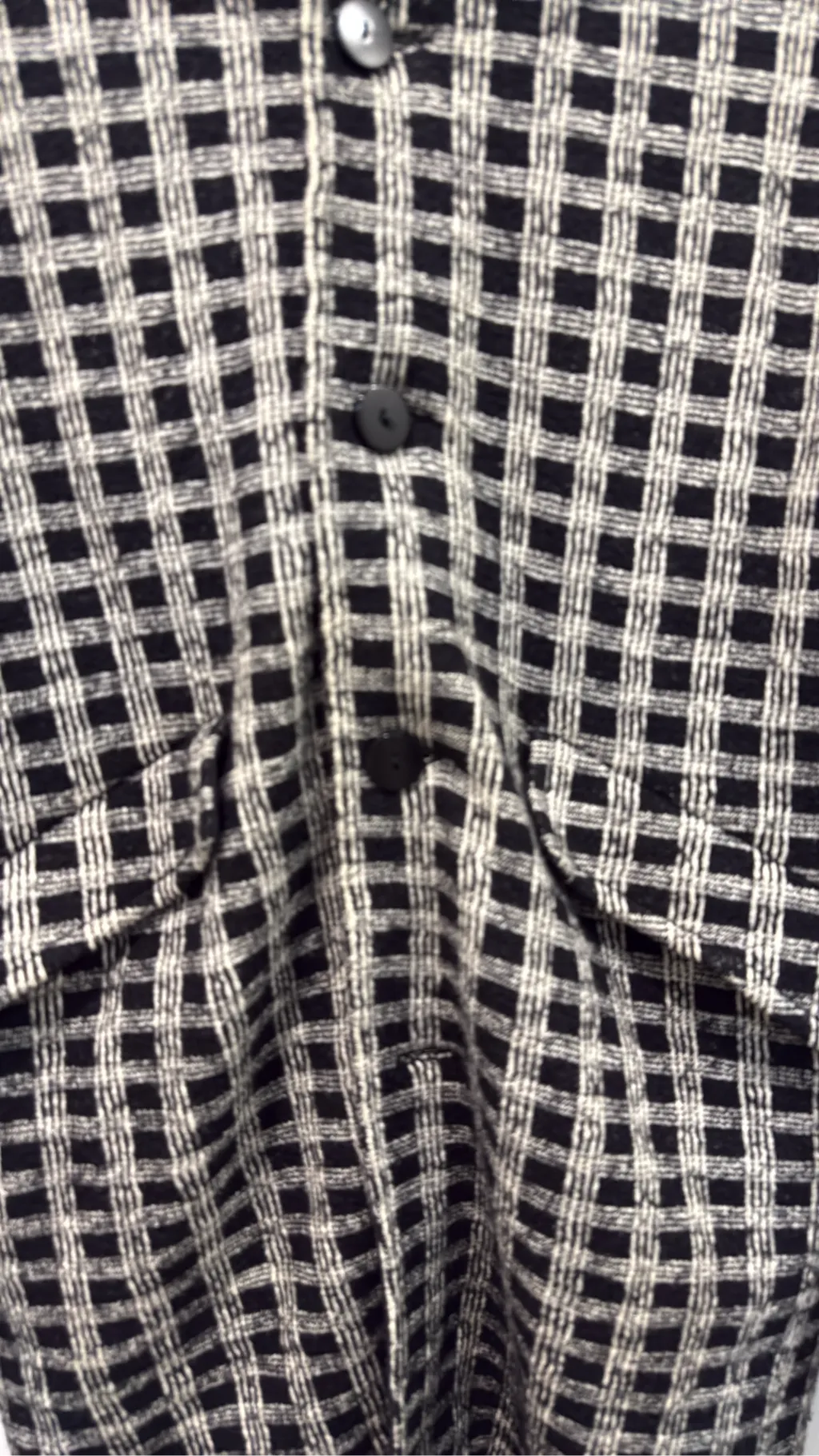 Blazer en maille à carreaux noir et écru pour homme. 2