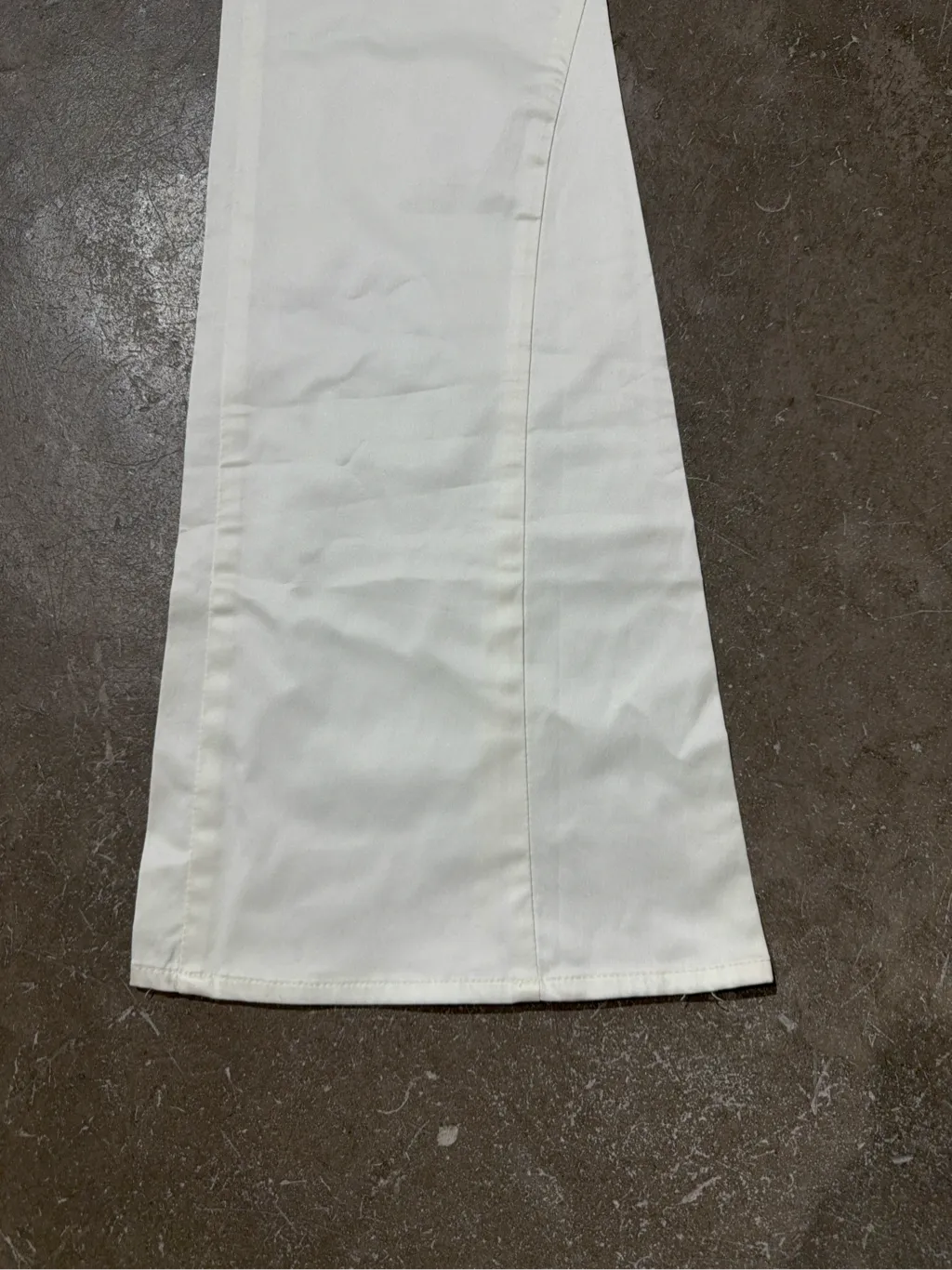 Pantalon évasé blanc Versace Jeans Couture neuf avec étiquettes. 4