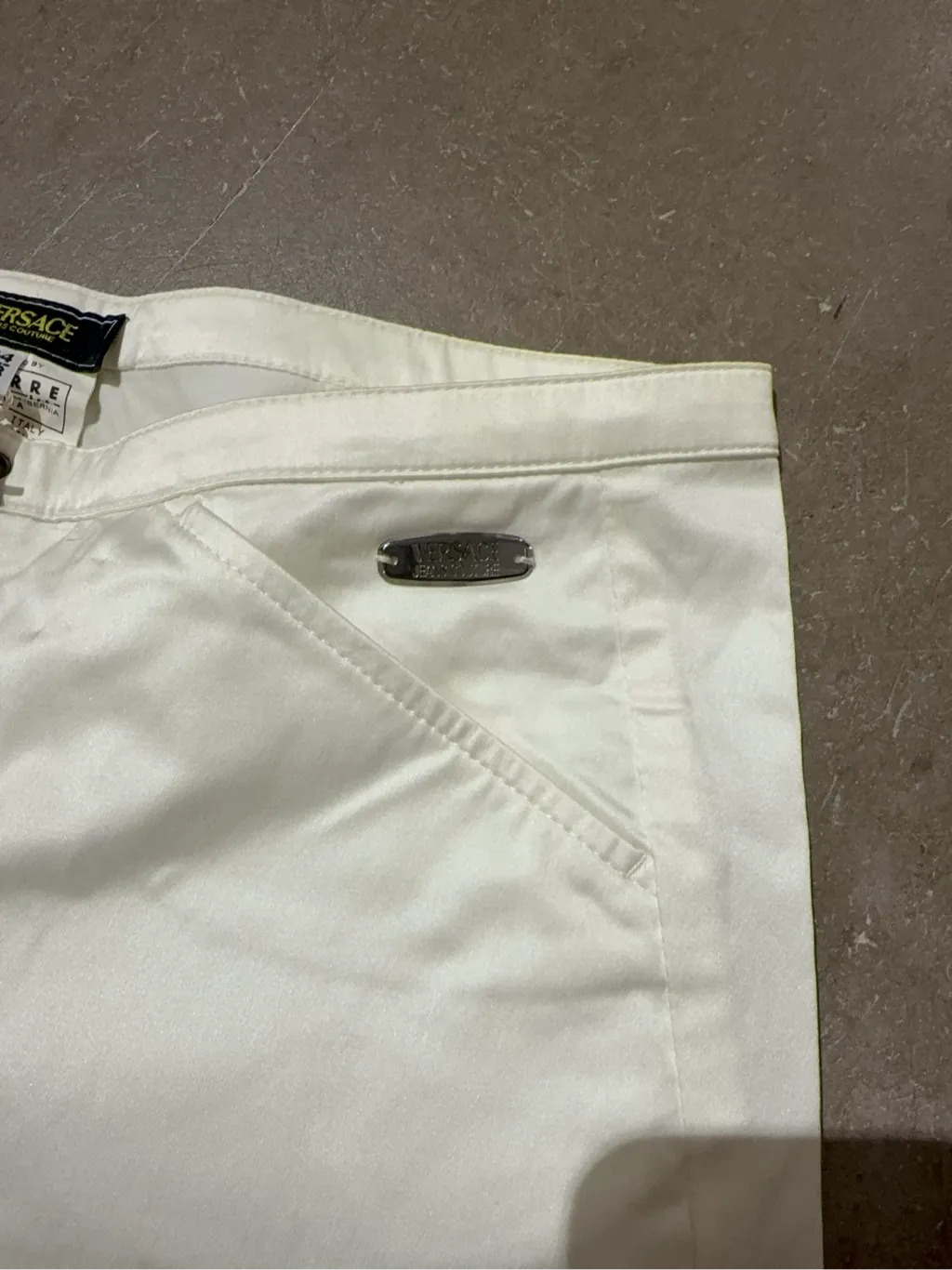 Pantalon évasé blanc Versace Jeans Couture neuf avec étiquettes. 5