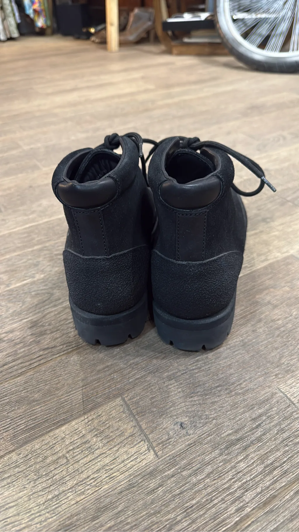 Bottines à lacets noires en daim de la marque Paraboot Modele Yosemite, Semelle Crantée Jannu 5