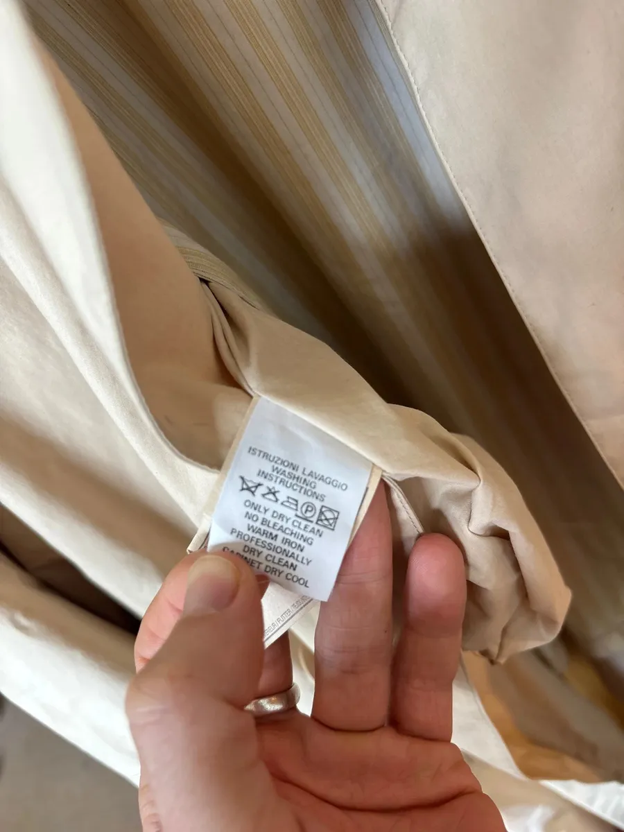 Allegri Sportswear

Made in Italy 🇮🇹 

Size 52

Beautiful Trenchcoat 70s/80s 

Great used condition 6