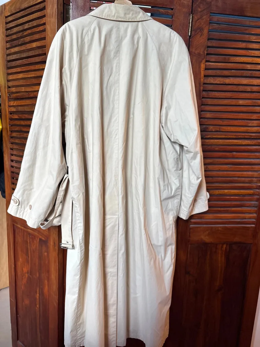 Allegri Sportswear

Made in Italy 🇮🇹 

Size 52

Beautiful Trenchcoat 70s/80s 

Great used condition 2