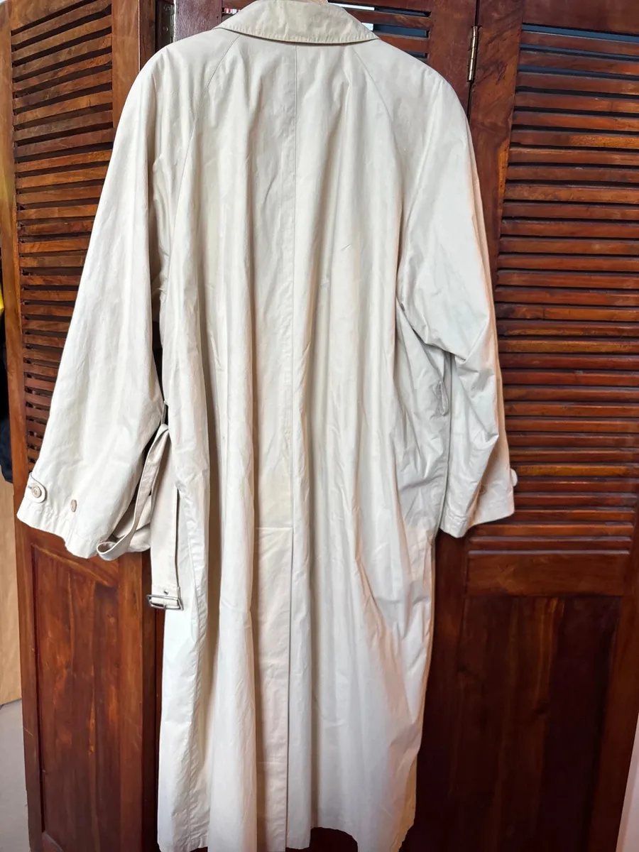 Allegri Sportswear

Made in Italy 🇮🇹 

Size 52

Beautiful Trenchcoat 70s/80s 

Great used condition 3