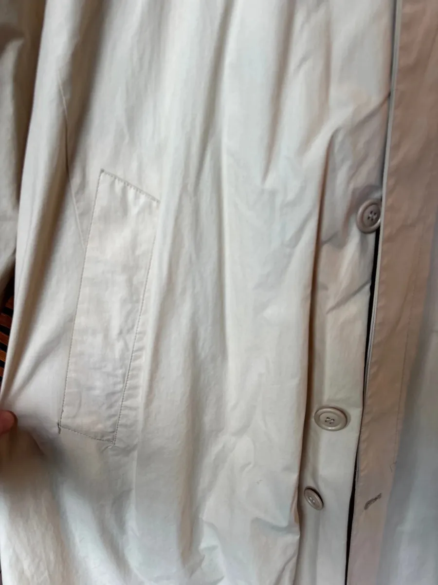 Allegri Sportswear

Made in Italy 🇮🇹 

Size 52

Beautiful Trenchcoat 70s/80s 

Great used condition 4