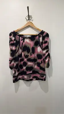 Blouse Diane von Furstenberg multicolore à imprimé animalier, en soie mélangée avec des manches 3/4.