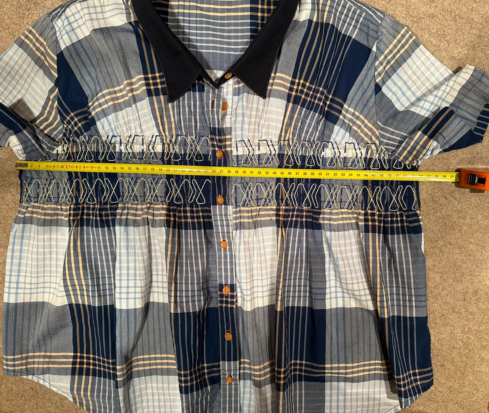Chemise ample, décontractée en coton. Se lave sans problème et ne se repasse pas.En très bon état. Convient pour du 38 over size, 40 ou 42 français. 3