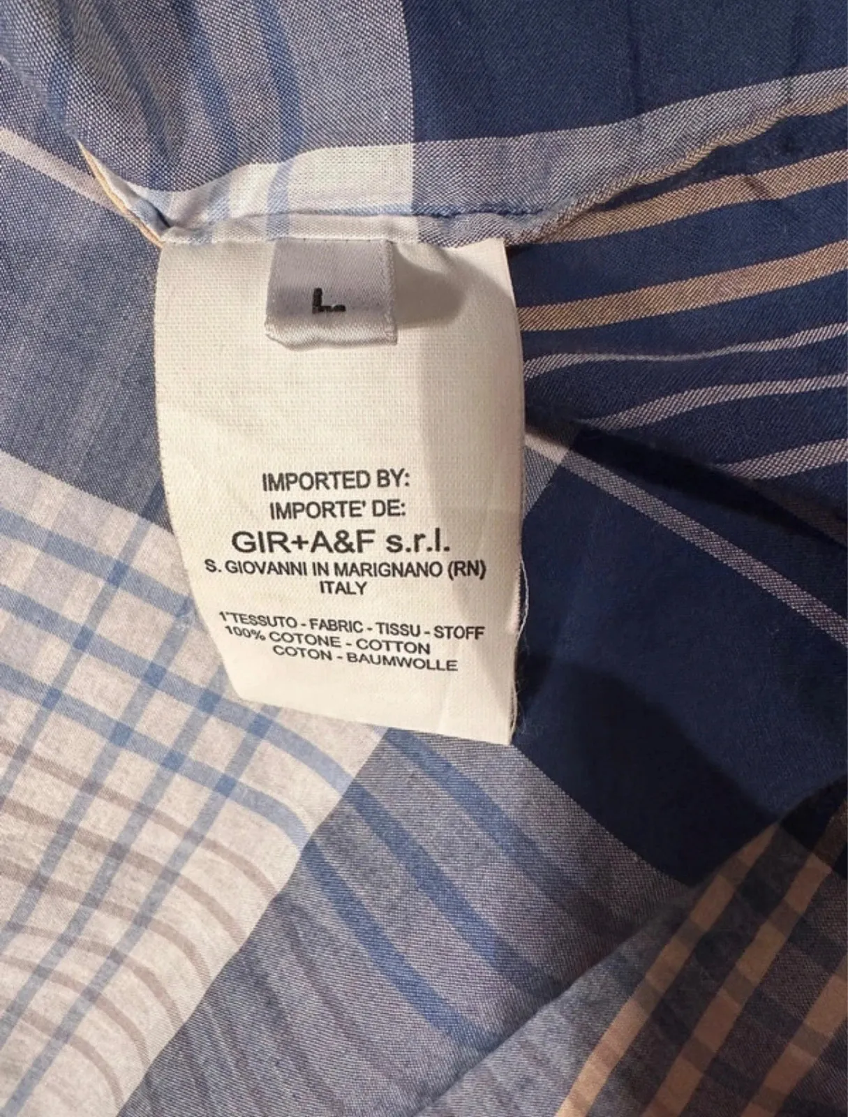 Loose, relaxed cotton shirt. Machine-washable, no ironing needed. Very good condition. Fits an oversized FR 38, or a 40-42. 6