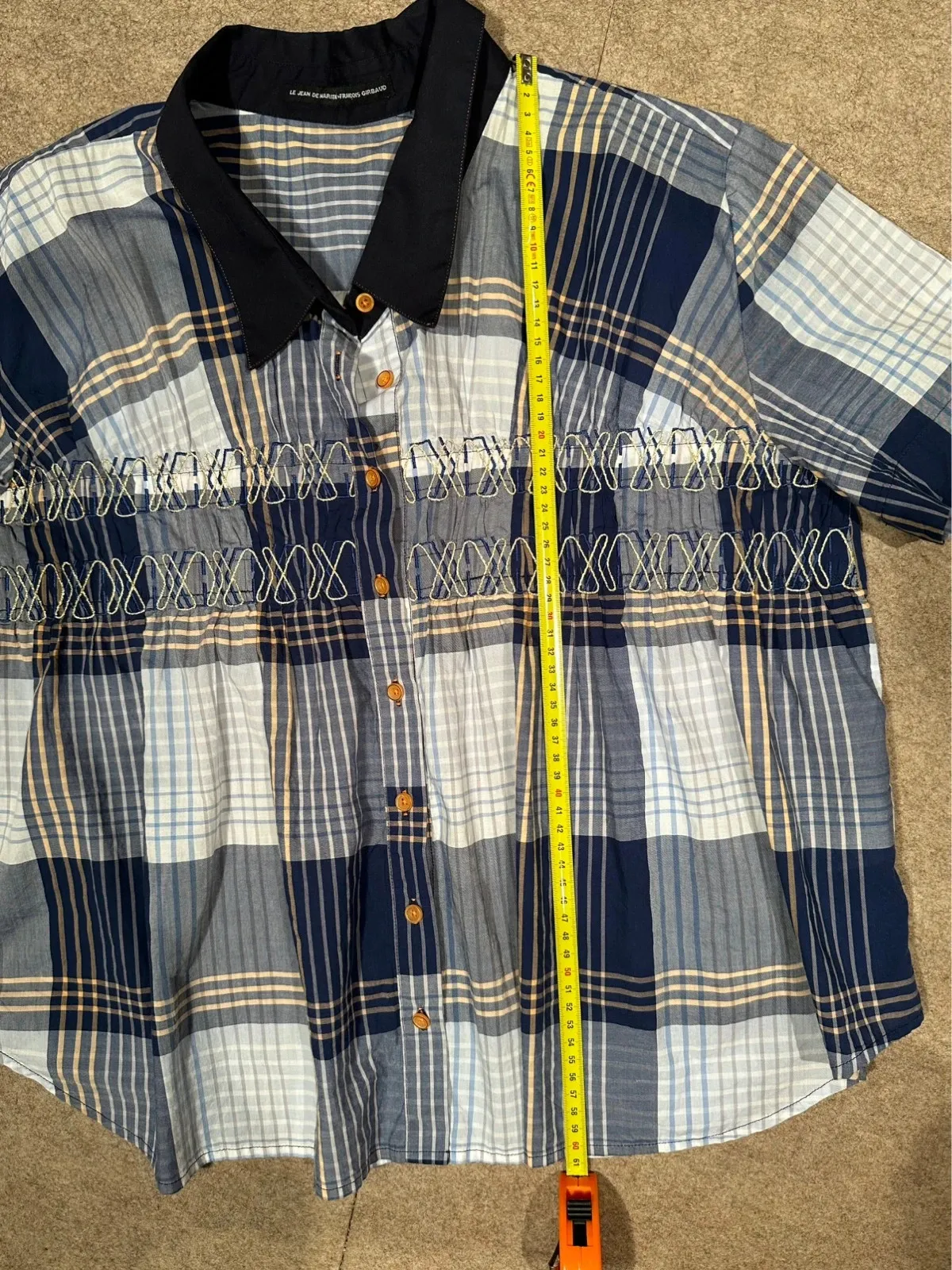 Loose, relaxed cotton shirt. Machine-washable, no ironing needed. Very good condition. Fits an oversized FR 38, or a 40-42. 5