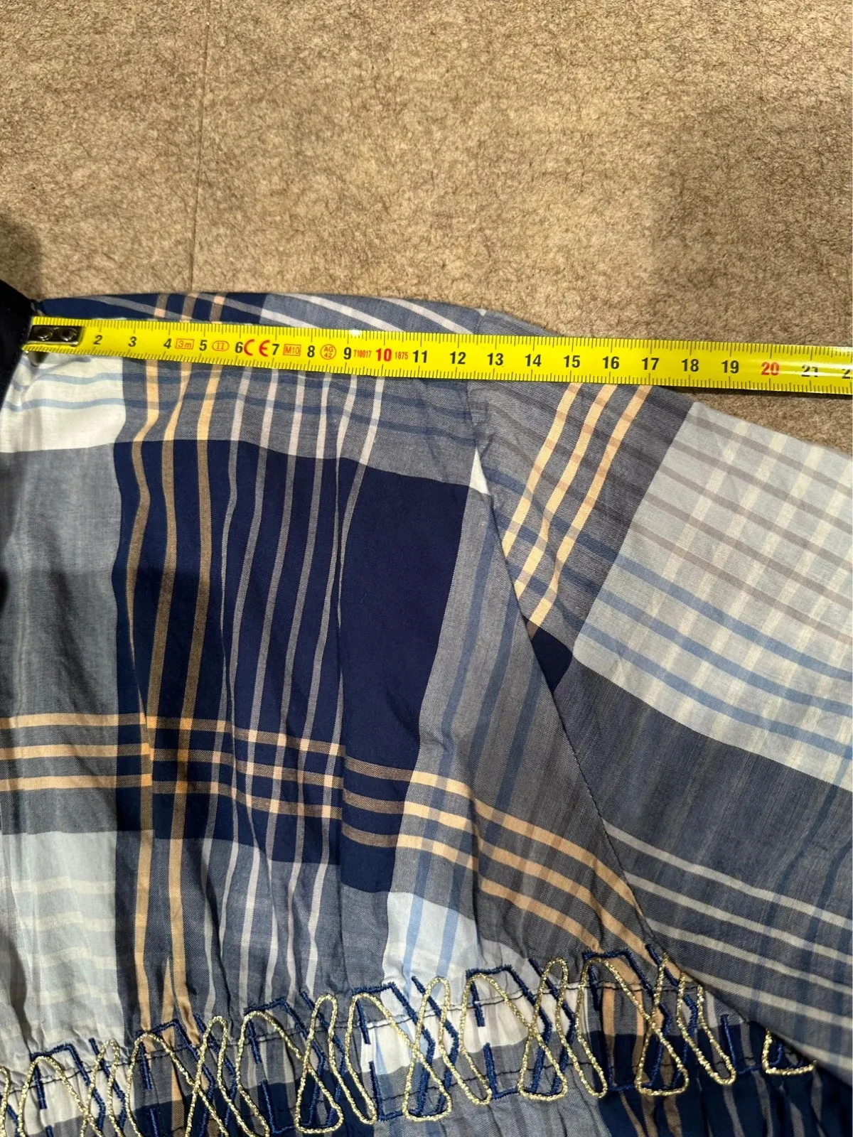Loose, relaxed cotton shirt. Machine-washable, no ironing needed. Very good condition. Fits an oversized FR 38, or a 40-42. 4