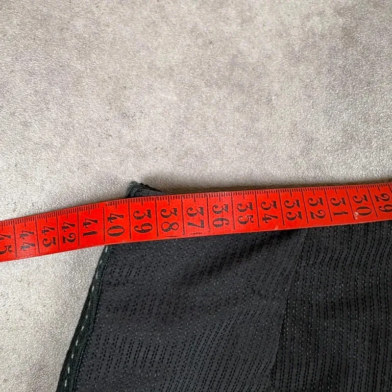 ❗️Merci de bien vérifier les mesures sur les dernières photos avant d’acheter❗️ Jupe asymétrique multi-zip L33 Vintage années 2000 Belle coupe Différents zip pour ajuster la coupe Doubles à la taille Bi-matière Légère et agréable à porter Équivalent taille L (40FR) > voir mesures en photos 13