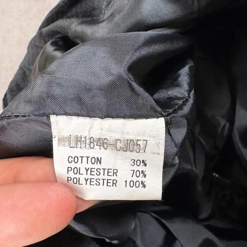 ❗️Merci de bien vérifier les mesures sur les dernières photos avant d’acheter❗️ Jupe asymétrique multi-zip L33 Vintage années 2000 Belle coupe Différents zip pour ajuster la coupe Doubles à la taille Bi-matière Légère et agréable à porter Équivalent taille L (40FR) > voir mesures en photos 12