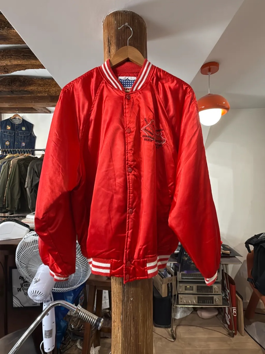 Souvenir jacket rouge Hawaï Made in Hawaï With Map of the Island - Brand NGL - Japanese Inspiration