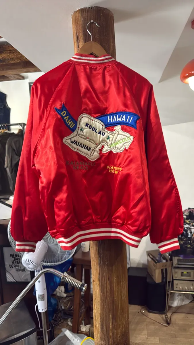 Red Hawaii Souvenir jacket Made in Hawaii With Map of the Island 4