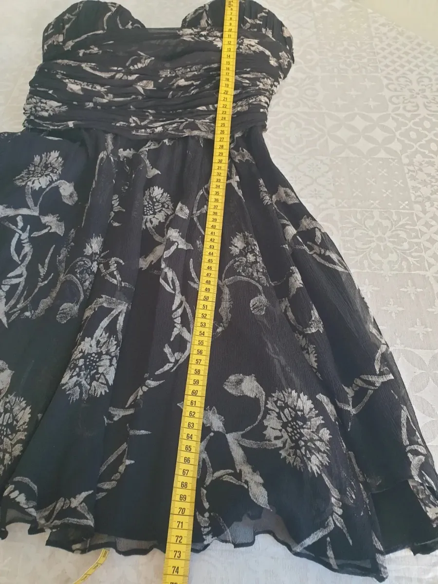 Robe bustier John Galliano, pièce de l'un des créateurs les plus inventifs de la mode. Très bon état. Taille M (38). 15