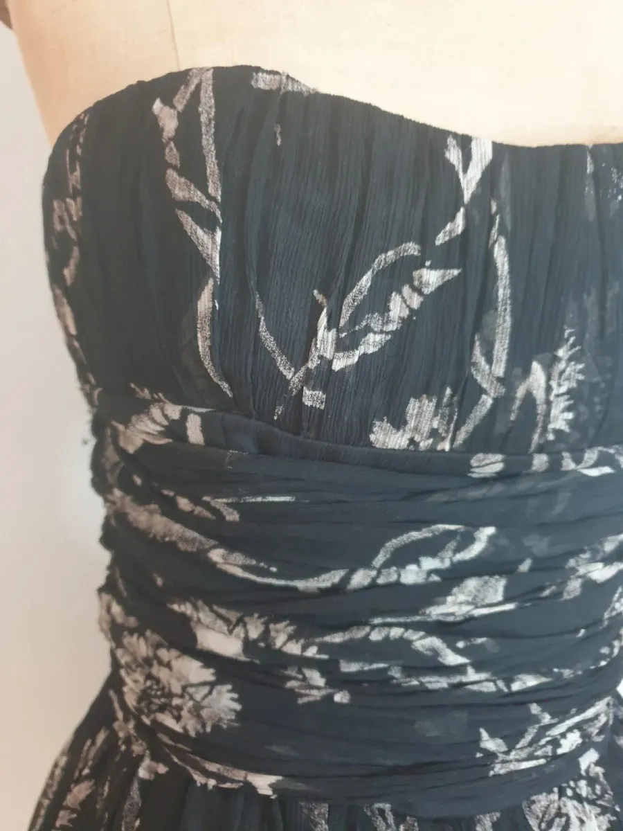 Robe bustier John Galliano, pièce de l'un des créateurs les plus inventifs de la mode. Très bon état. Taille M (38). 5