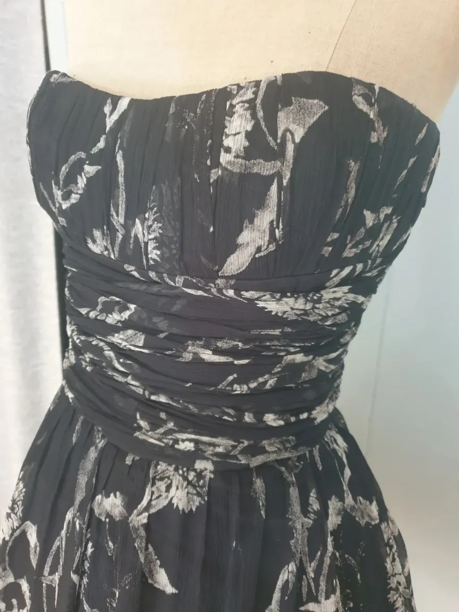 Robe bustier John Galliano, pièce de l'un des créateurs les plus inventifs de la mode. Très bon état. Taille M (38). 9