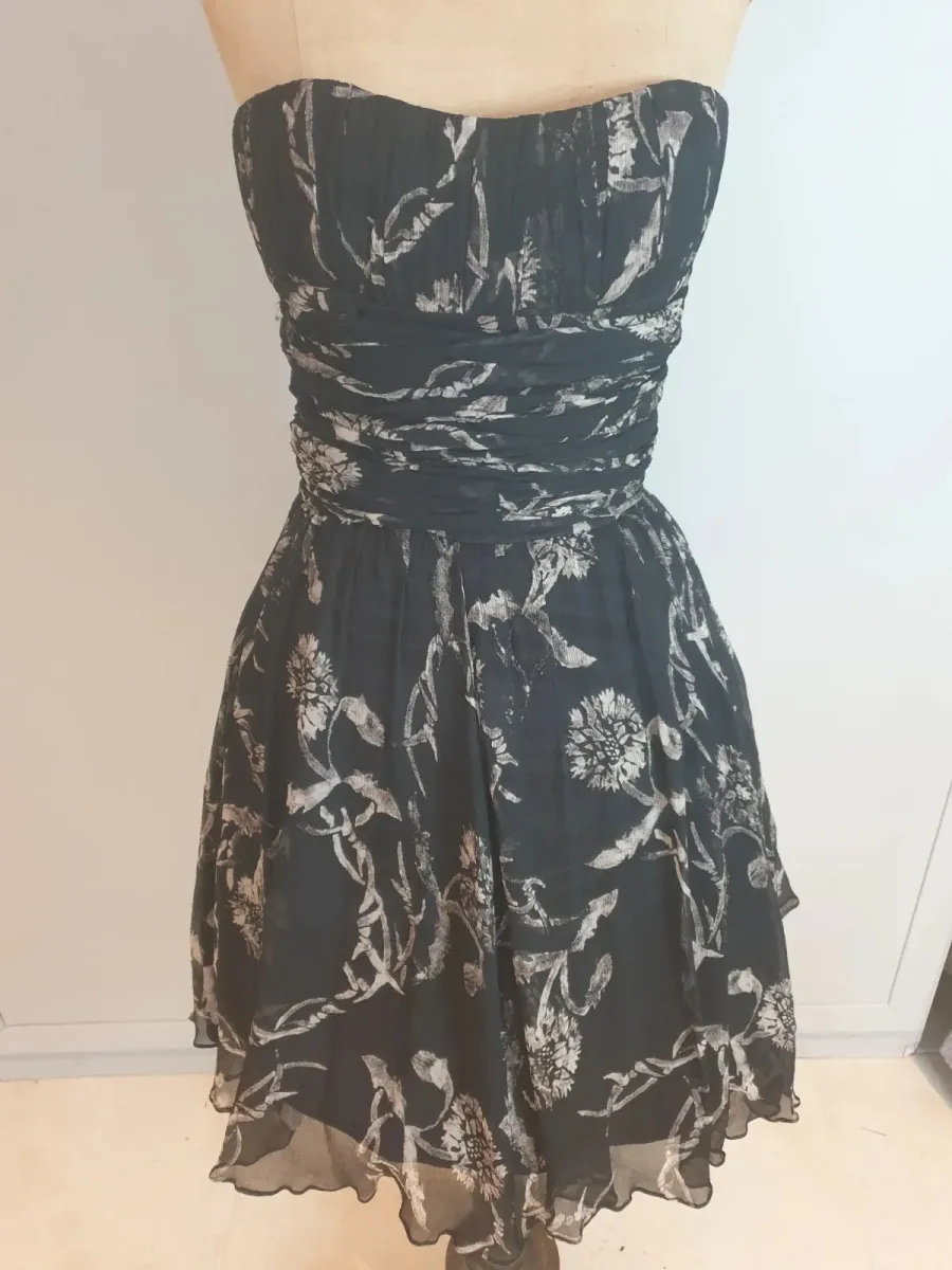 Robe bustier John Galliano, pièce de l'un des créateurs les plus inventifs de la mode. Très bon état. Taille M (38). 18