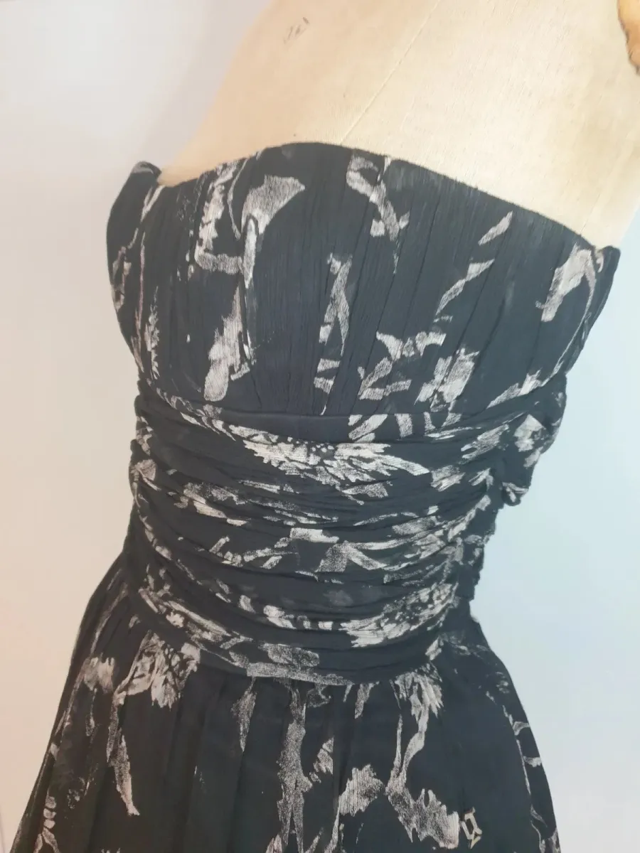 Robe bustier John Galliano, pièce de l'un des créateurs les plus inventifs de la mode. Très bon état. Taille M (38). 7