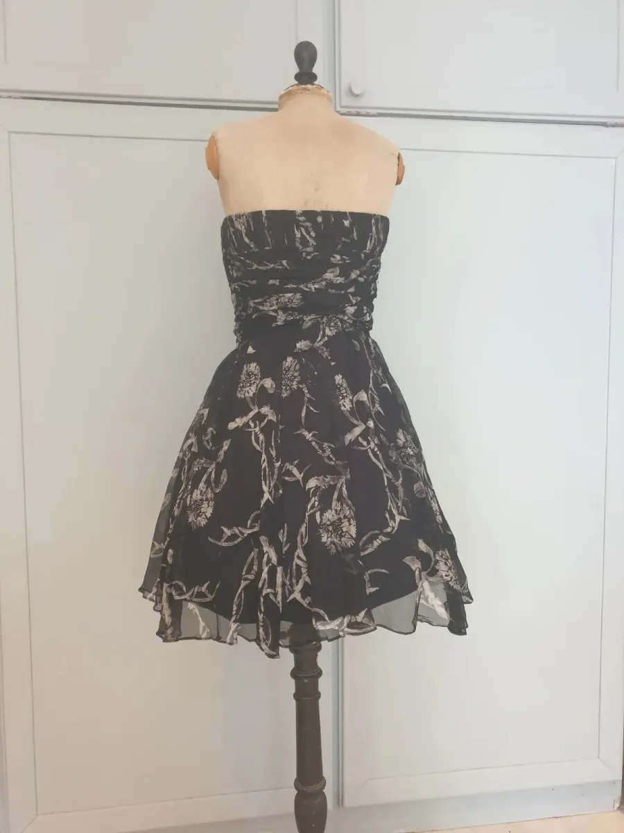 Robe bustier John Galliano, pièce de l'un des créateurs les plus inventifs de la mode. Très bon état. Taille M (38). 4