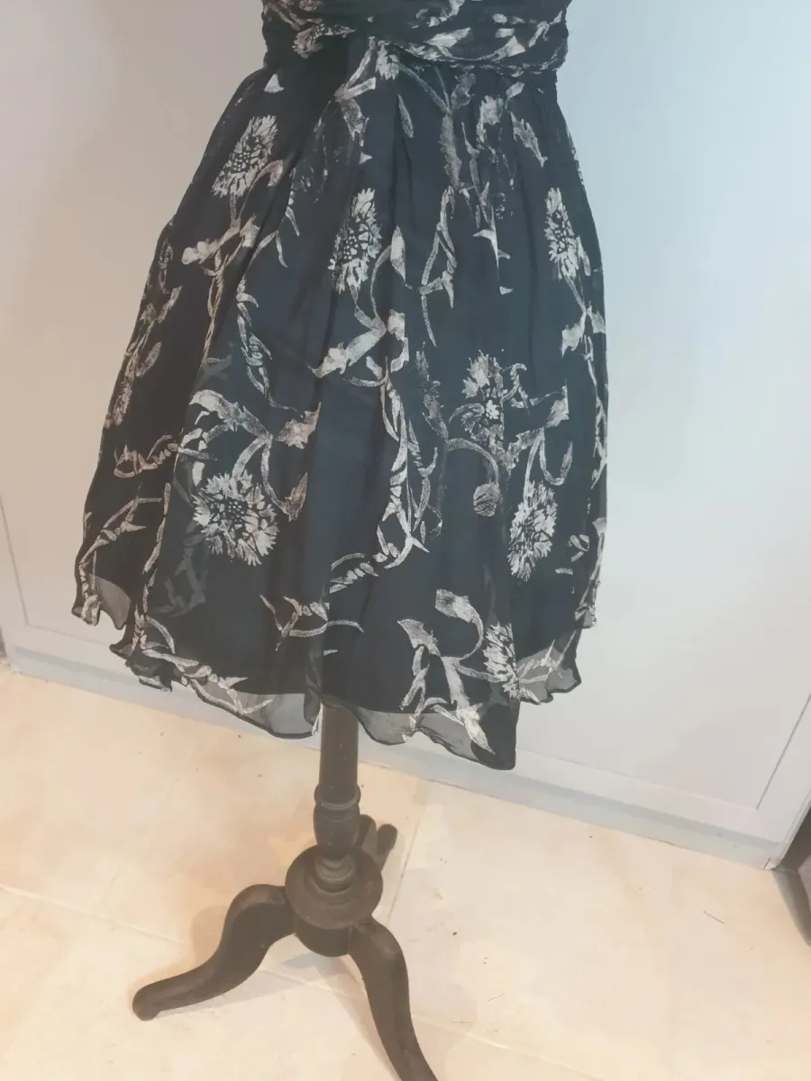 Robe bustier John Galliano, pièce de l'un des créateurs les plus inventifs de la mode. Très bon état. Taille M (38). 16