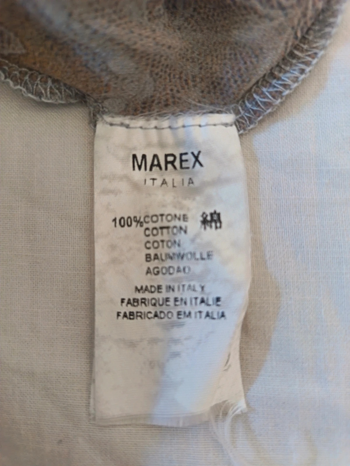 Asimmetrico con pizzo sul fondo. 100% seta esterna, 100%cotone la fodera. , made in Italy. 3