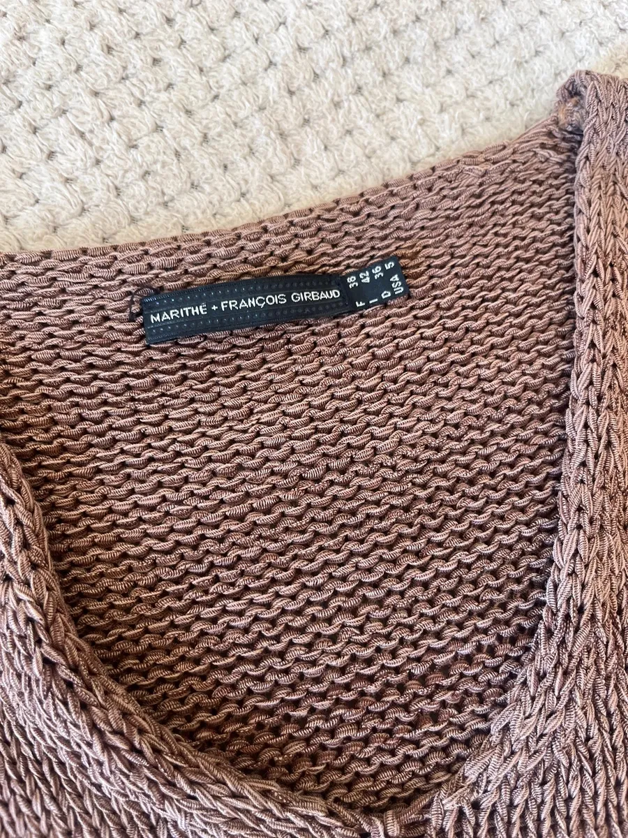 Valeur aux alentours des 200 euros (cf. Prix de la marque)
Présence d’elasthane
Légèrement crop
Agréable à porter ☺️ 3