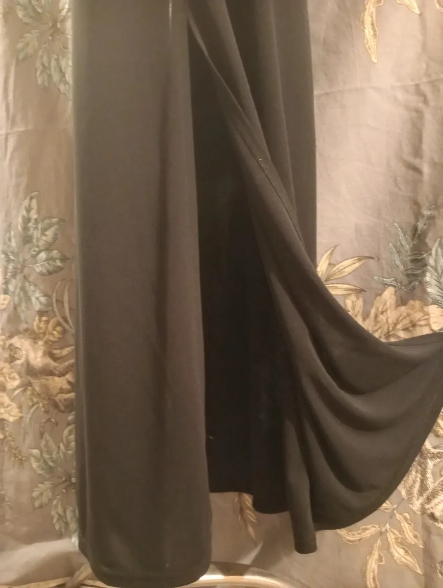 Fermeture sur le côté 38/40Cette marque taille petit en jupe empiecement cuir 2