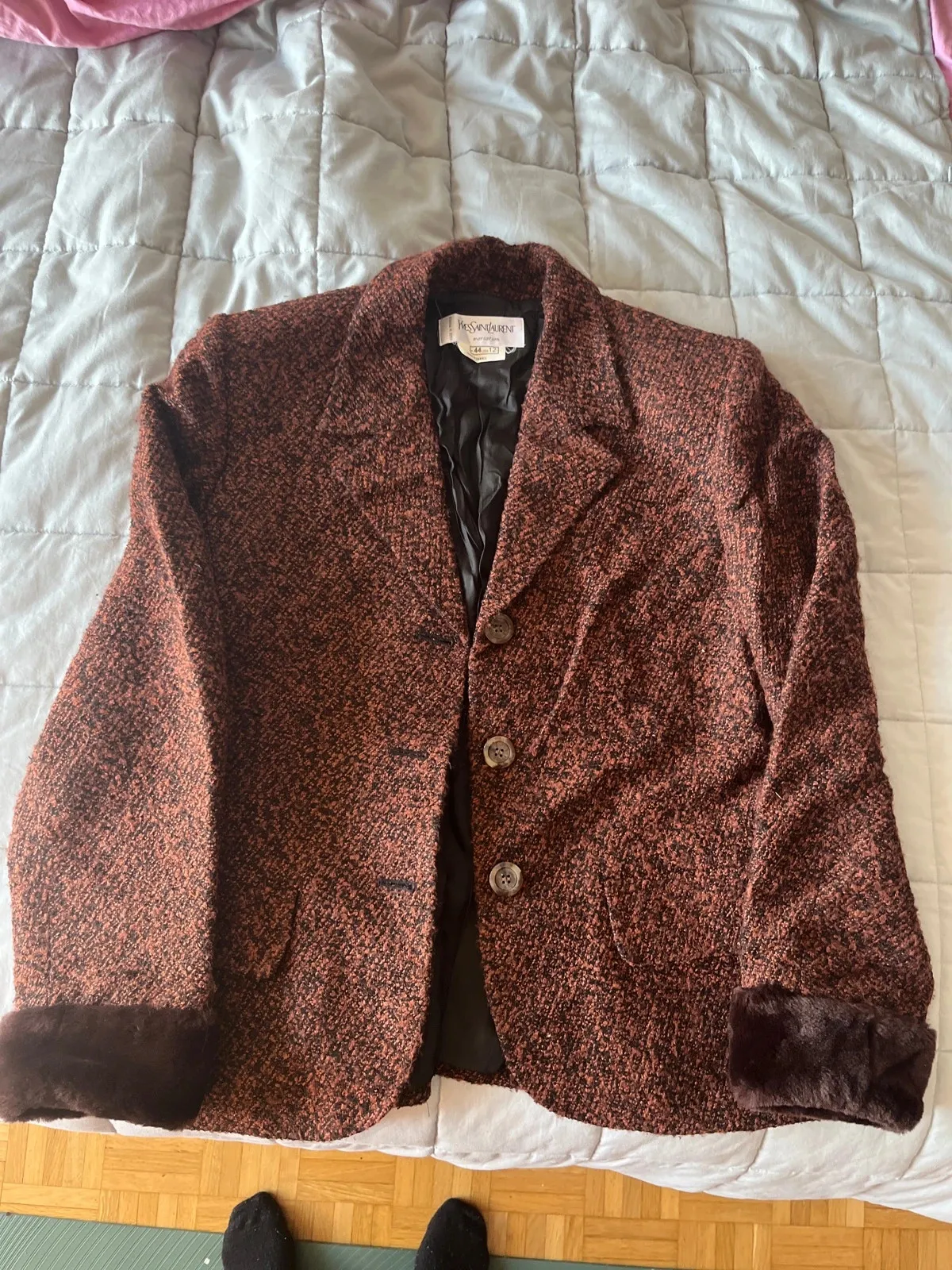Yves Saint Laurent blazer in brown and burgundy, vintage piece from the Parisian couture house. Very good condition. Size L (40). 6