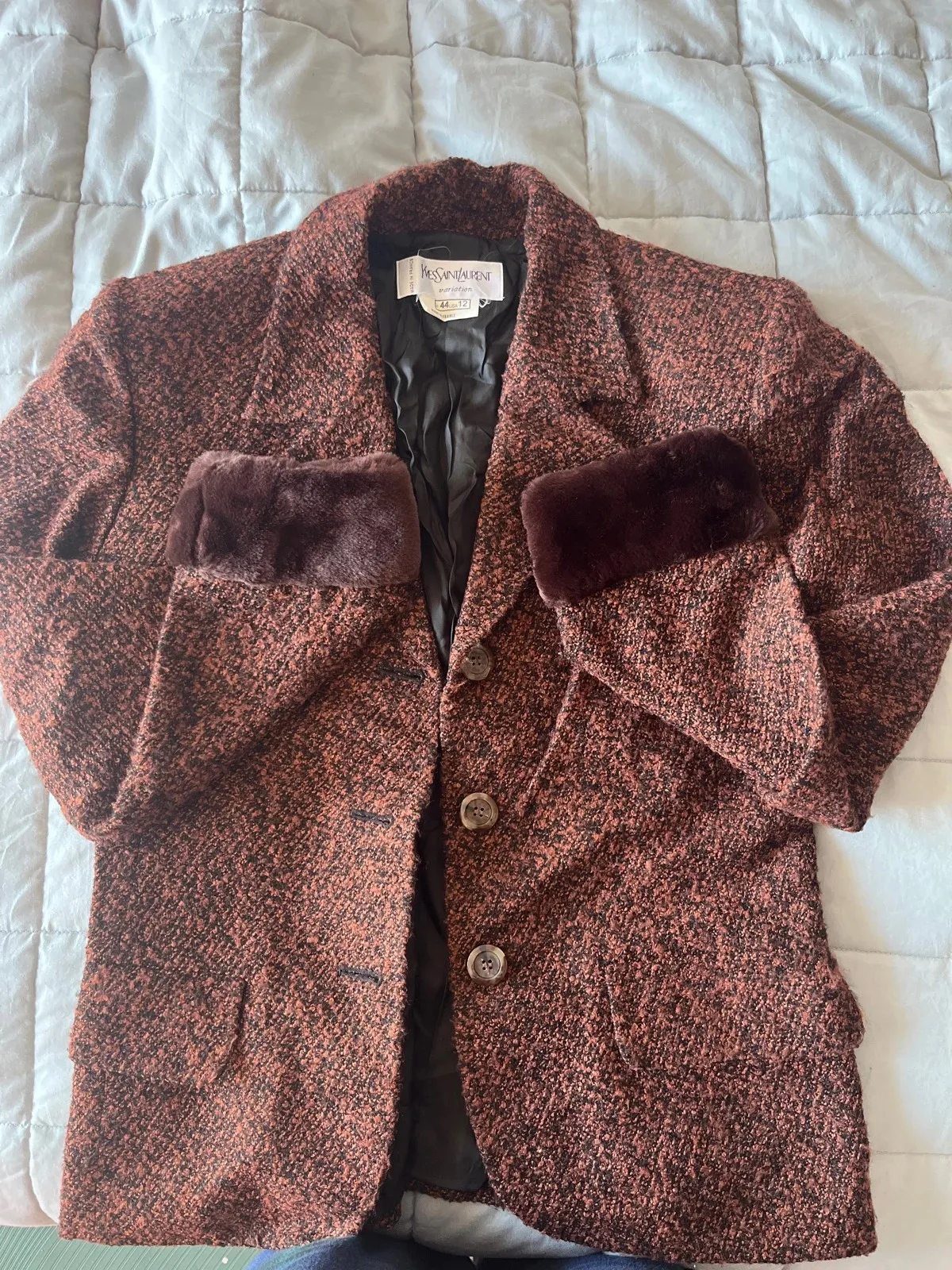 Yves Saint Laurent blazer in brown and burgundy, vintage piece from the Parisian couture house. Very good condition. Size L (40). 5