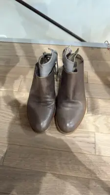 Talon Marithé François Girbaud, couleur marron, talon 7 cm ou 9 cm, fait au Portugal, taille 39, année 2000.