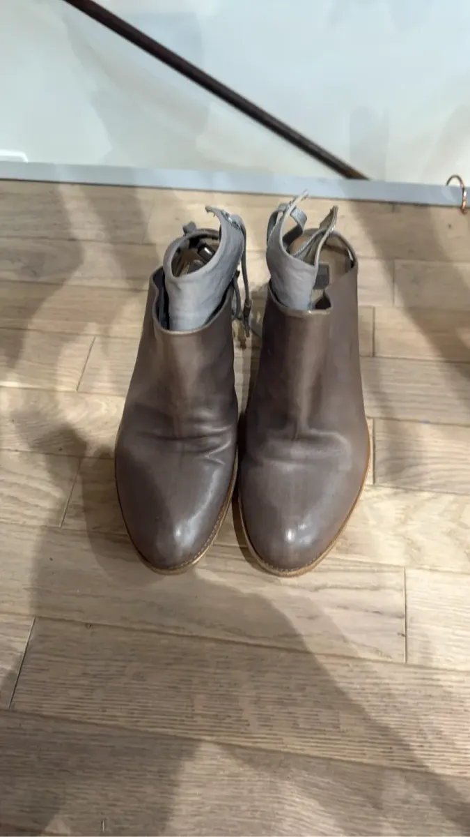 Marithé François Girbaud heels, brown, 7 or 9 cm heel, made in Portugal, size 39, from the 2000s. 2
