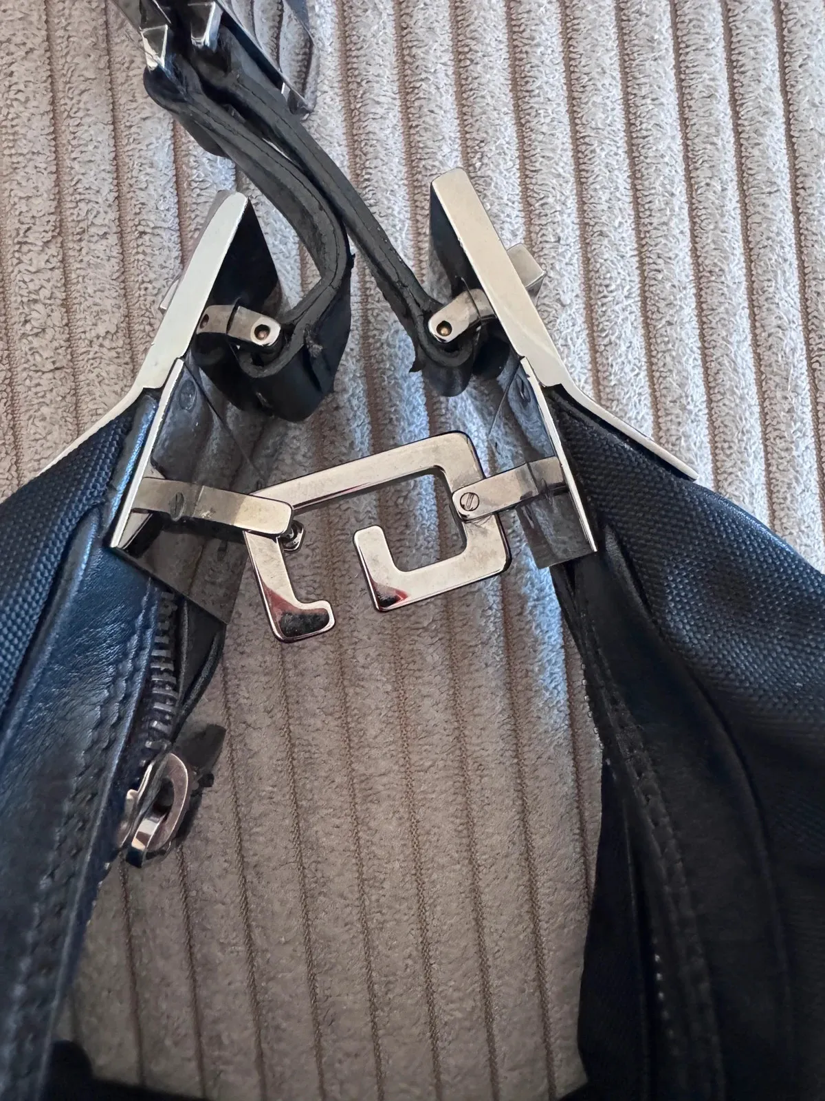 Gucci handbag, an accessory from the iconic Florentine house. Very good condition. 5