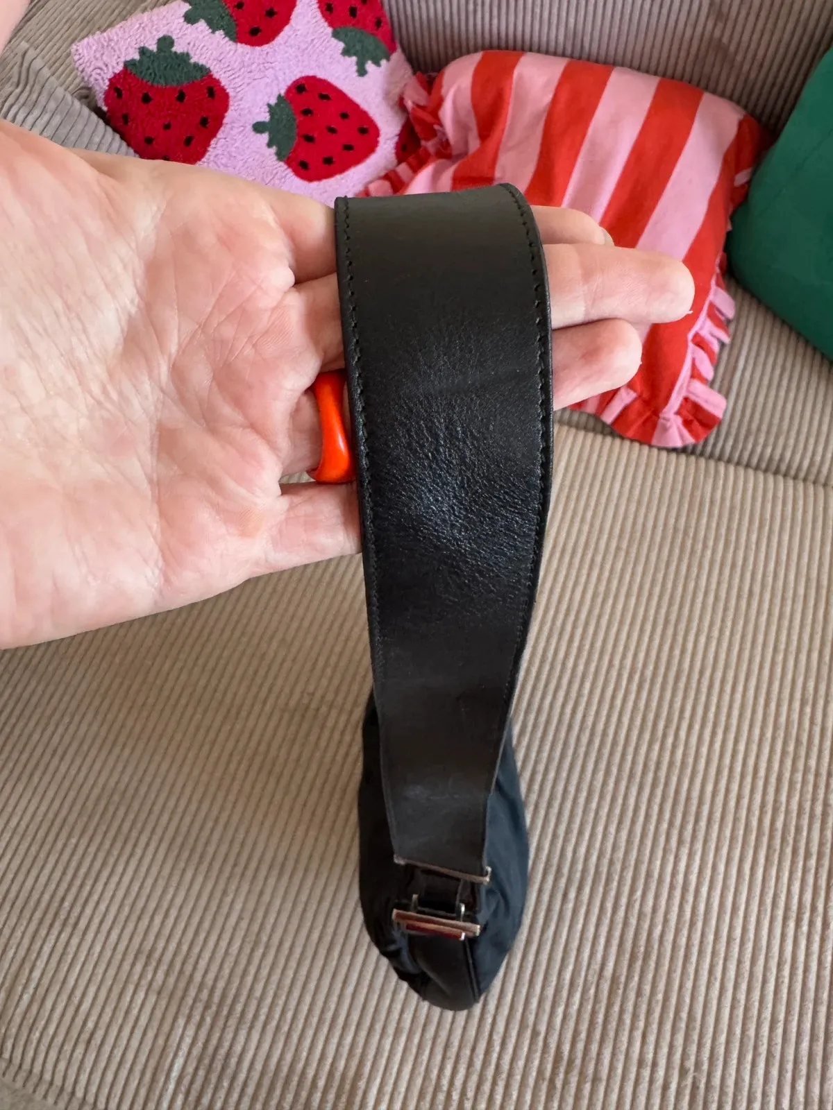 Gucci handbag, an accessory from the iconic Florentine house. Very good condition. 15