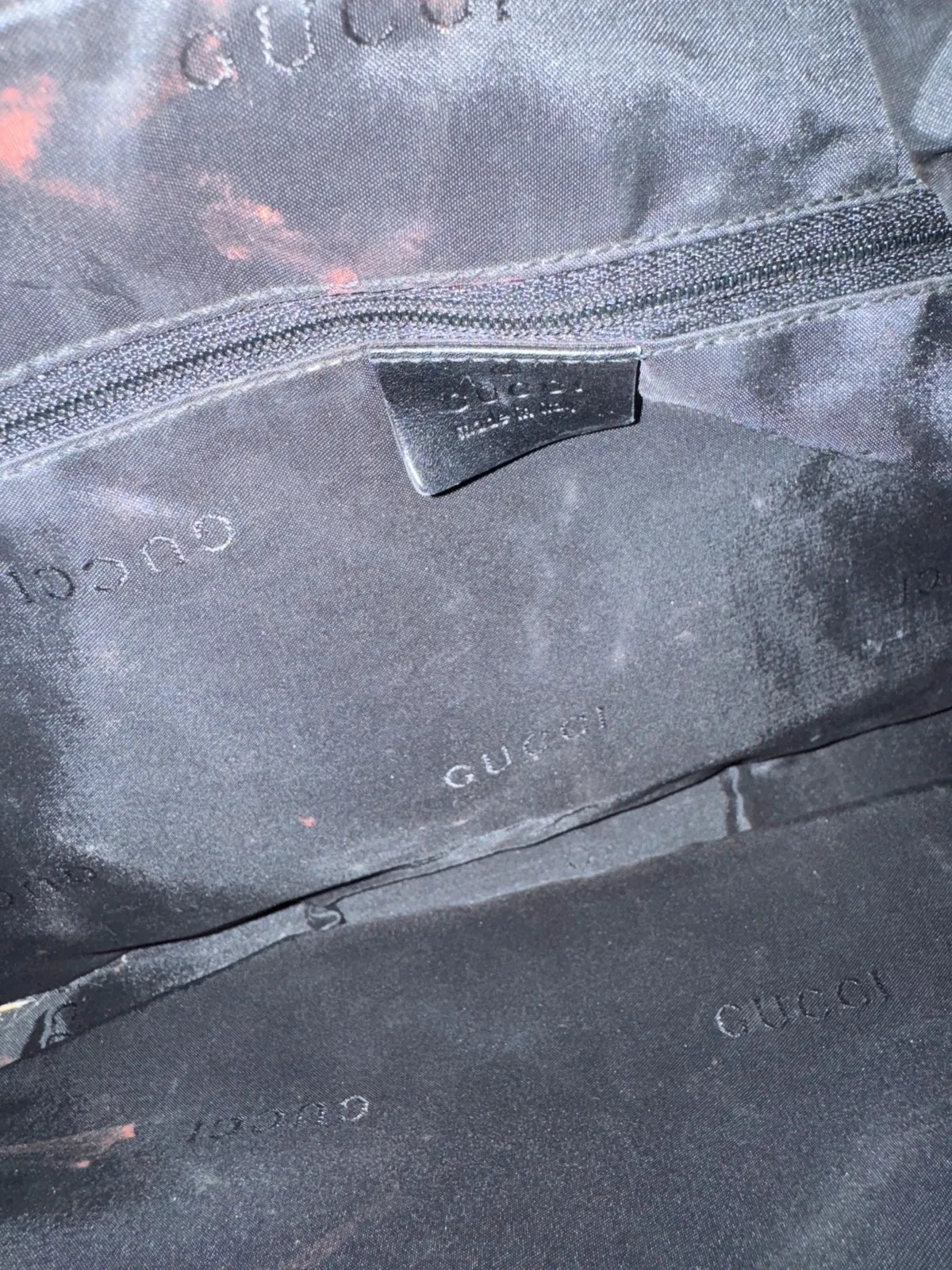 Gucci handbag, an accessory from the iconic Florentine house. Very good condition. 10
