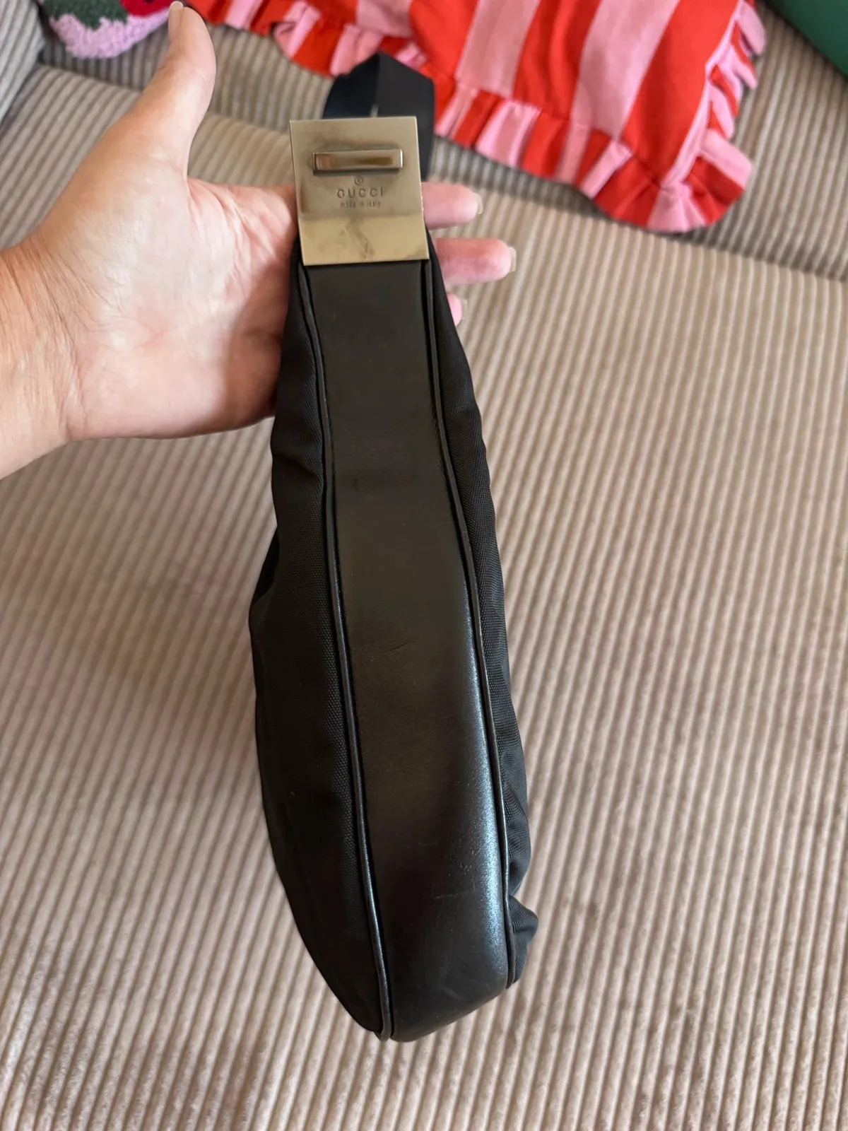 Gucci handbag, an accessory from the iconic Florentine house. Very good condition. 11