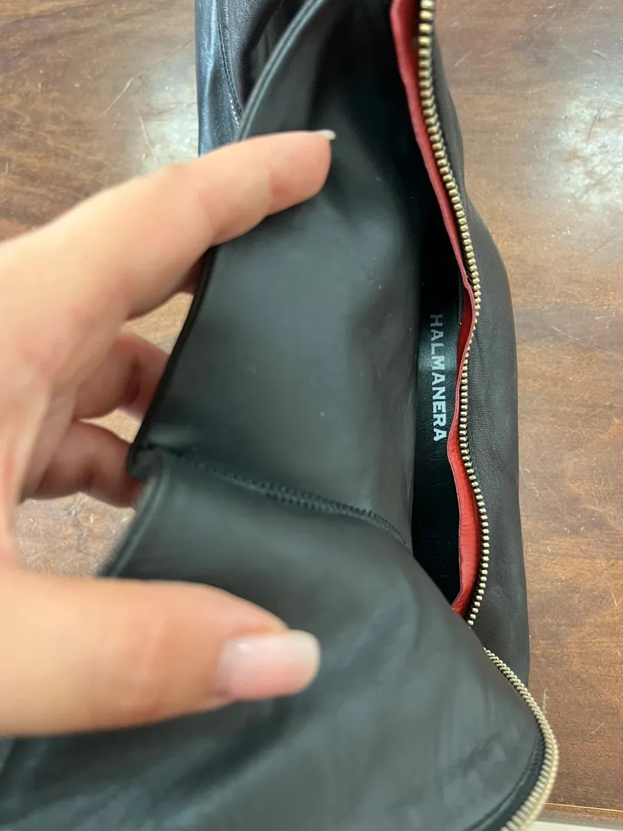 Taille 37.5
Excellent état
Avec fermeture éclair latérale 8