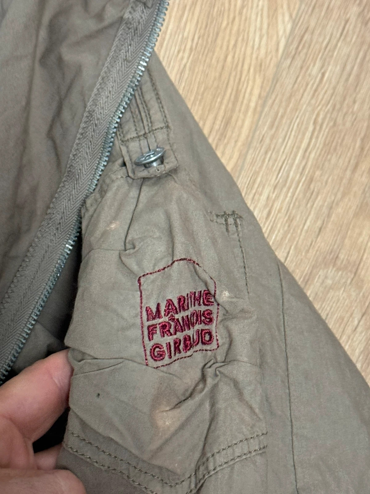 François girbaud
Vintage
Muy buen estado
Salvo por unas ligeras manchas que tiene en varios puntos ver fotos
Talla XL 6