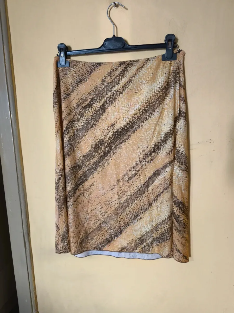 Gonna Roberto Cavalli
Misura vita 37cm
Lunghezza gonna 62cm
