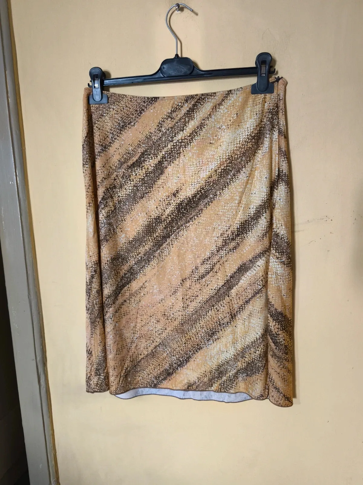 Roberto Cavalli skirt
Waist 37 cm
Length 62 cm 1