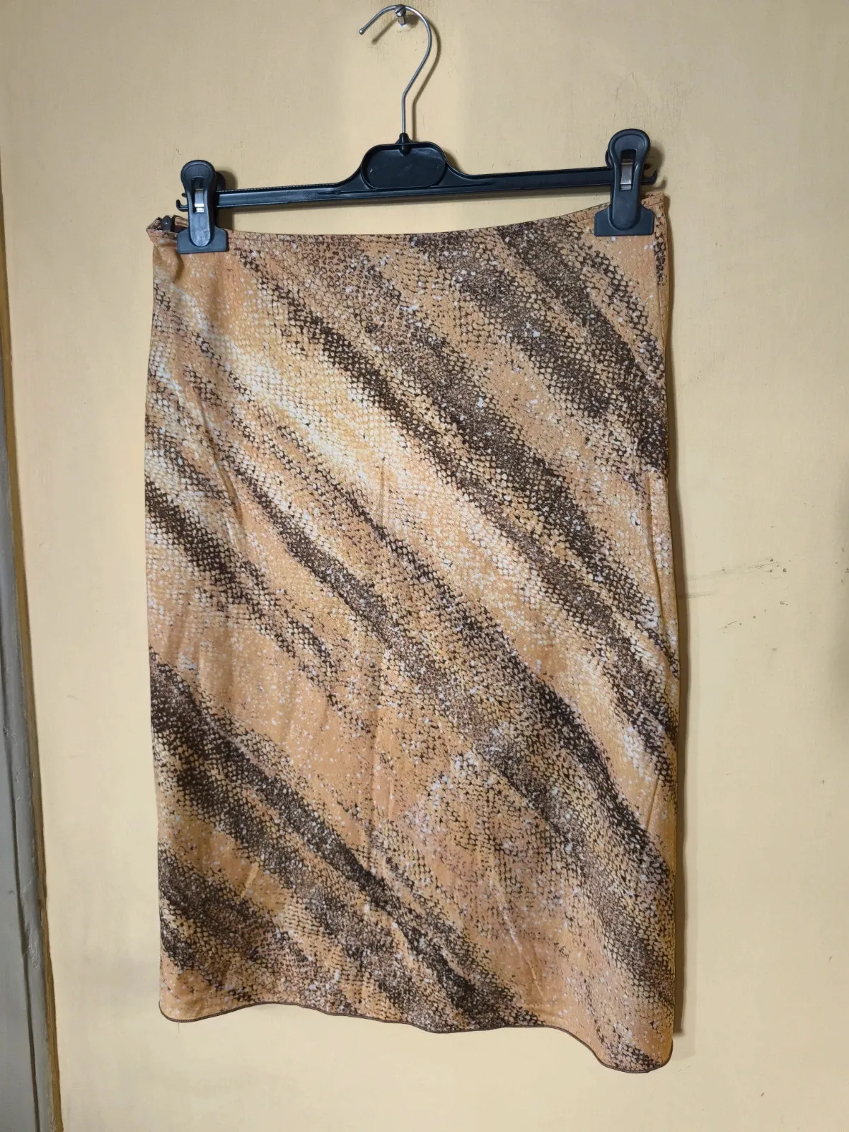 Roberto Cavalli skirt
Waist 37 cm
Length 62 cm 2