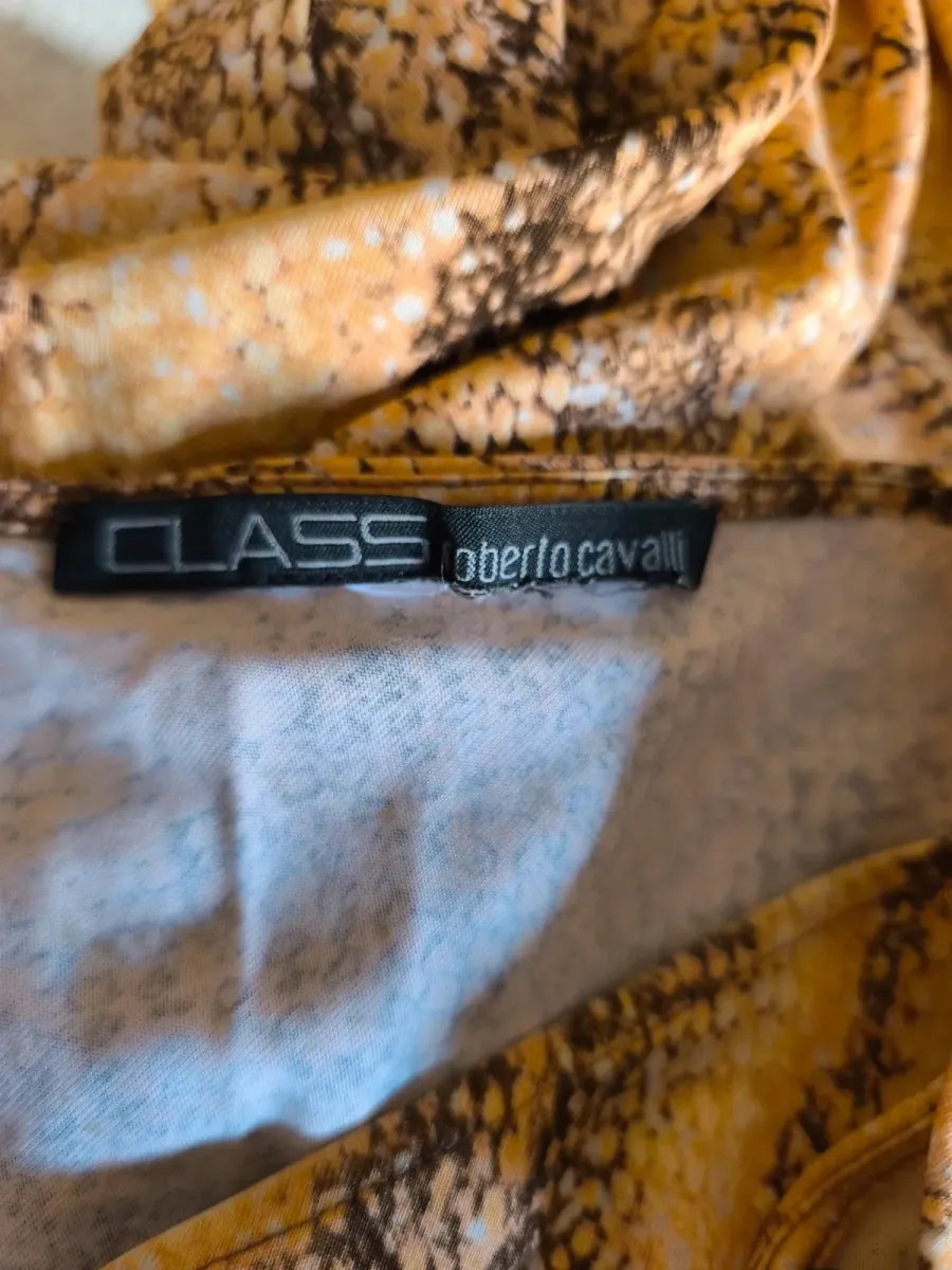 Gonna Roberto Cavalli
Misura vita 37cm
Lunghezza gonna 62cm 3