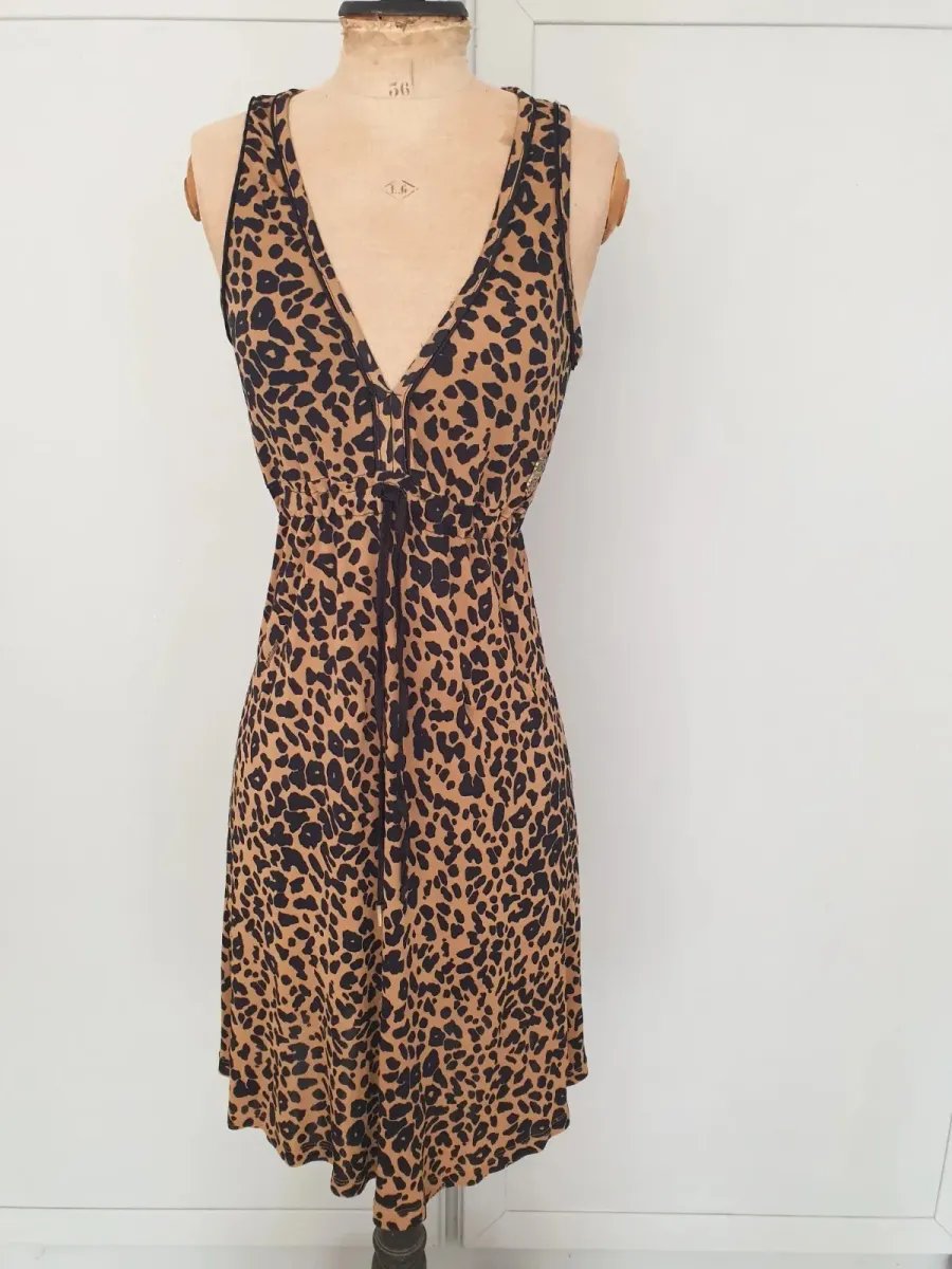 Robe fluide John Galliano, pièce vintage de l'un des créateurs les plus inventifs de la mode. Bon état. Taille M (38). 2