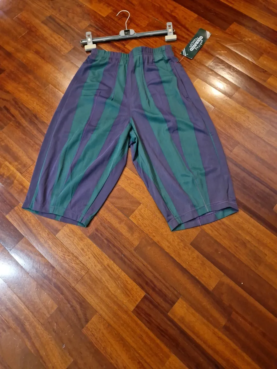 Marithè & Francois Girbaud Bermuda shorts, size 44. New with tags. Made in Italy in the late 80s from a fine and unique polyester fabric, typical of the brand. They feature a loose fit on the thigh that tapers towards the bottom. Stylistic creativity and design skill merge in this iconic piece that transcends time. As shown in the photos, the Bermuda shorts are NEW with a plastic seal on the tag, making them a true rarity. Intended for collectors, brand enthusiasts, and anyone desiring a piece with vintage charm and contemporary appeal.
Run very small.
Elasticated waistband.
Welt back pockets.
100% polyester fabric.
Made in Italy. 12