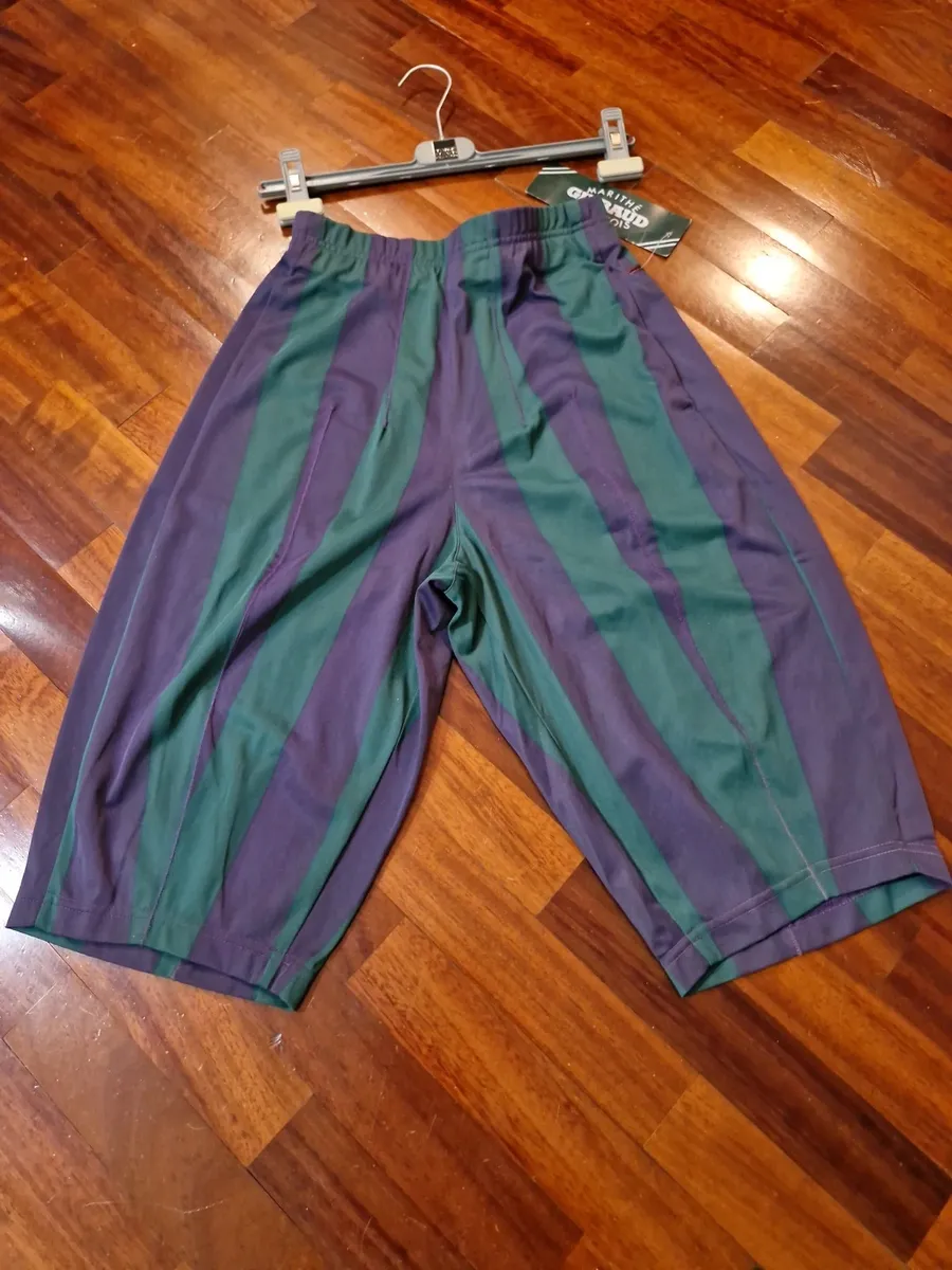 Marithè & Francois Girbaud Bermuda shorts, size 44. New with tags. Made in Italy in the late 80s from a fine and unique polyester fabric, typical of the brand. They feature a loose fit on the thigh that tapers towards the bottom. Stylistic creativity and design skill merge in this iconic piece that transcends time. As shown in the photos, the Bermuda shorts are NEW with a plastic seal on the tag, making them a true rarity. Intended for collectors, brand enthusiasts, and anyone desiring a piece with vintage charm and contemporary appeal.
Run very small.
Elasticated waistband.
Welt back pockets.
100% polyester fabric.
Made in Italy.