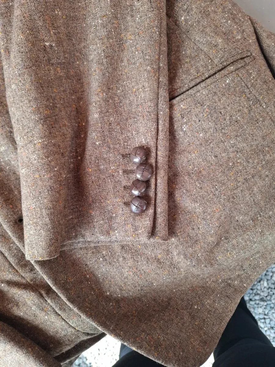Blazer Moschino chiné en marron et kaki, pièce vintage de la maison italienne à l'esprit ludique. Taille L (40). 6