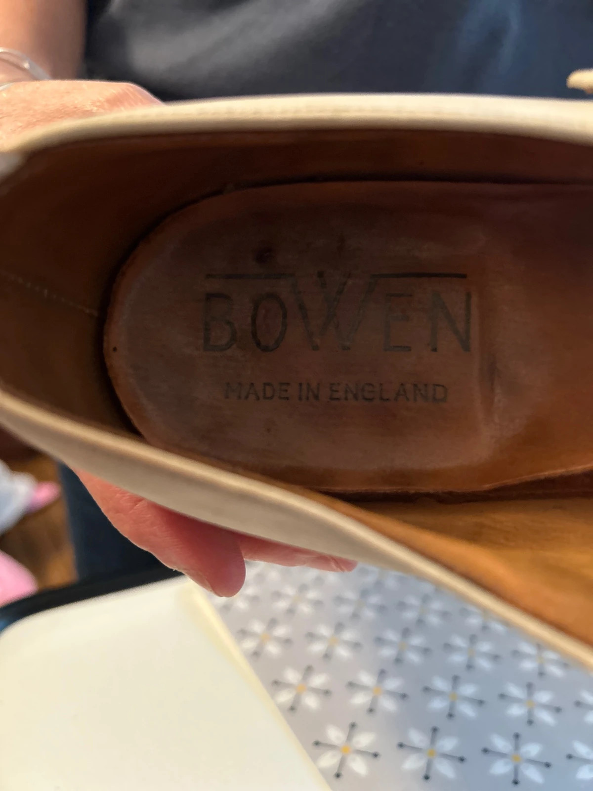Assez portée mais tout de même en bon état, pur cuir. Quelques taches tout de même présentes 6