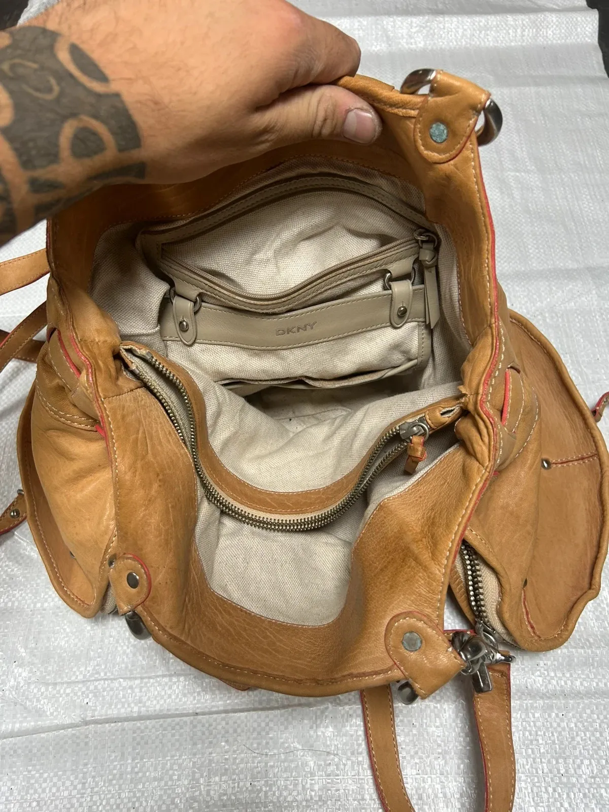DKNY bag, excellent condition 6