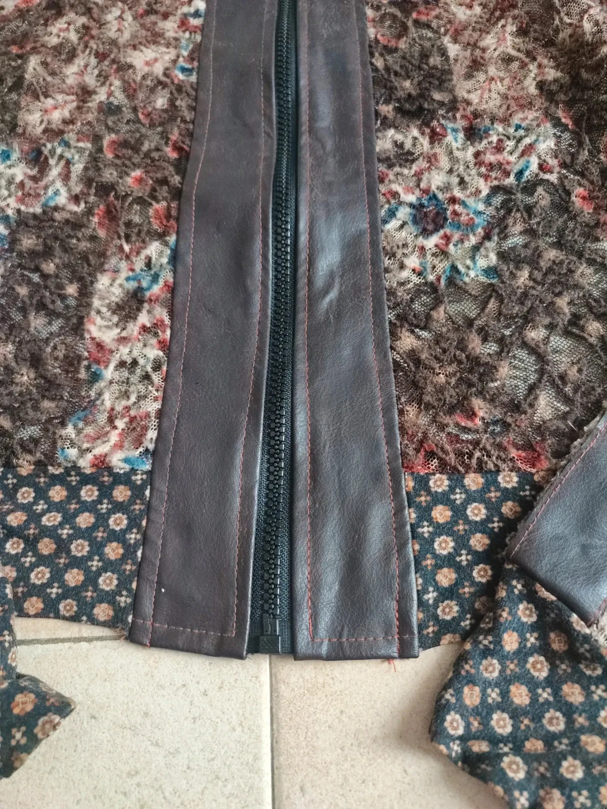 Very pretty zipped vest (jacket style)
Good condition
Light — perfect for summer
Brown with hints of blue, red and beige
Parisian boutique 3