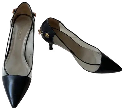 Leather and mesh pumps with a gold chain at the back. Heel approx. 6 cm. Worn once. Size 38